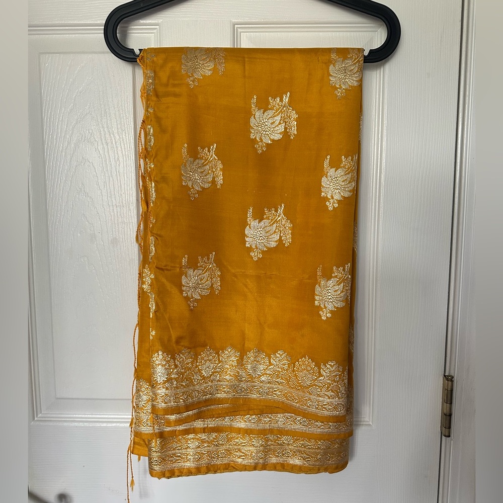 Mustard yellow saree blouse set - Picture 6 of 11